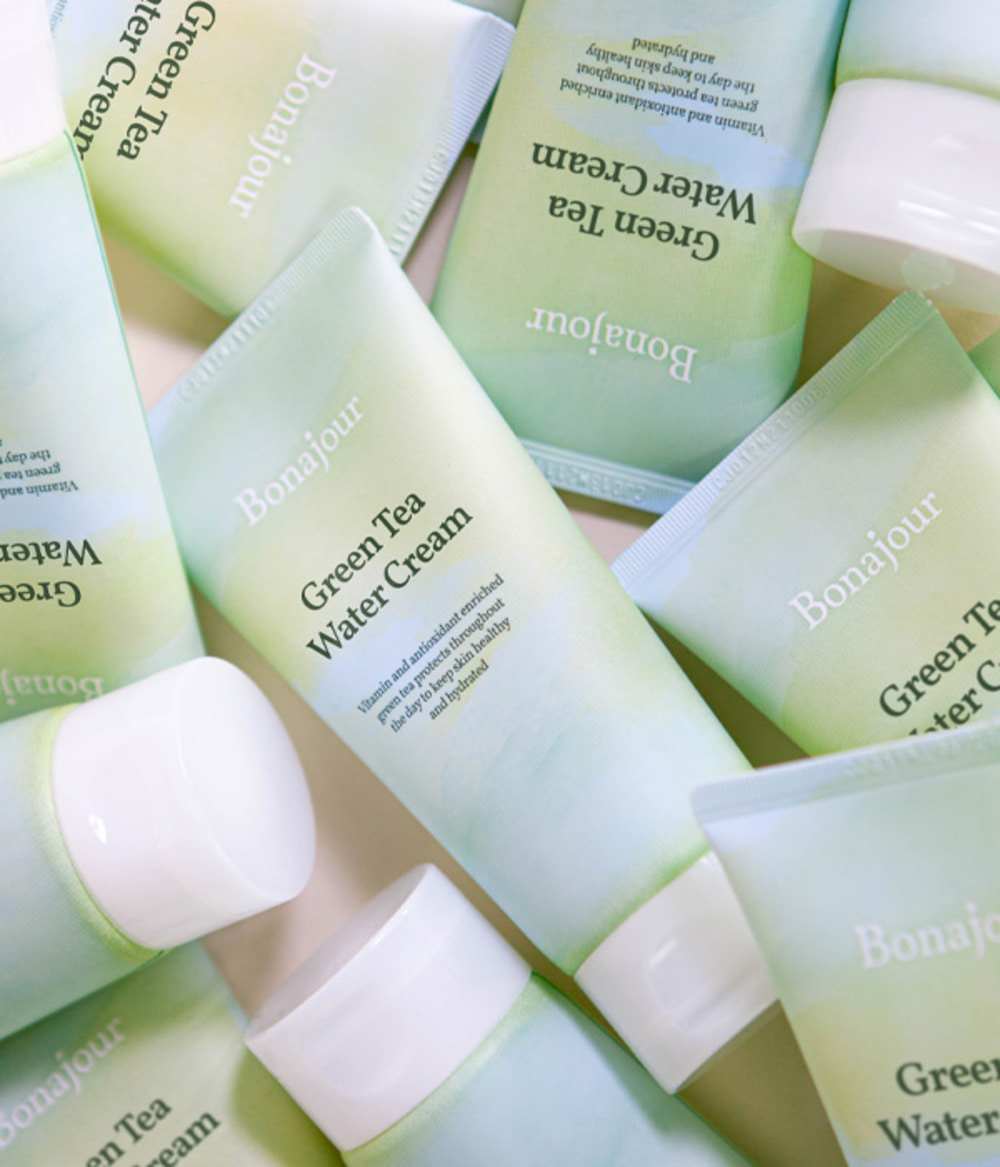 Discover the Bonajour Green Tea Moisturizer, specially formulated for acne-prone skin. With its calming properties, this lightweight moisturizer helps reduce redness and irritation while providing deep hydration. Available at MercelBay at great prices, compared to YesStyle and StyleWana, for an affordable and effective skincare solution. Achieve a clearer, healthier complexion with this must-have moisturizer