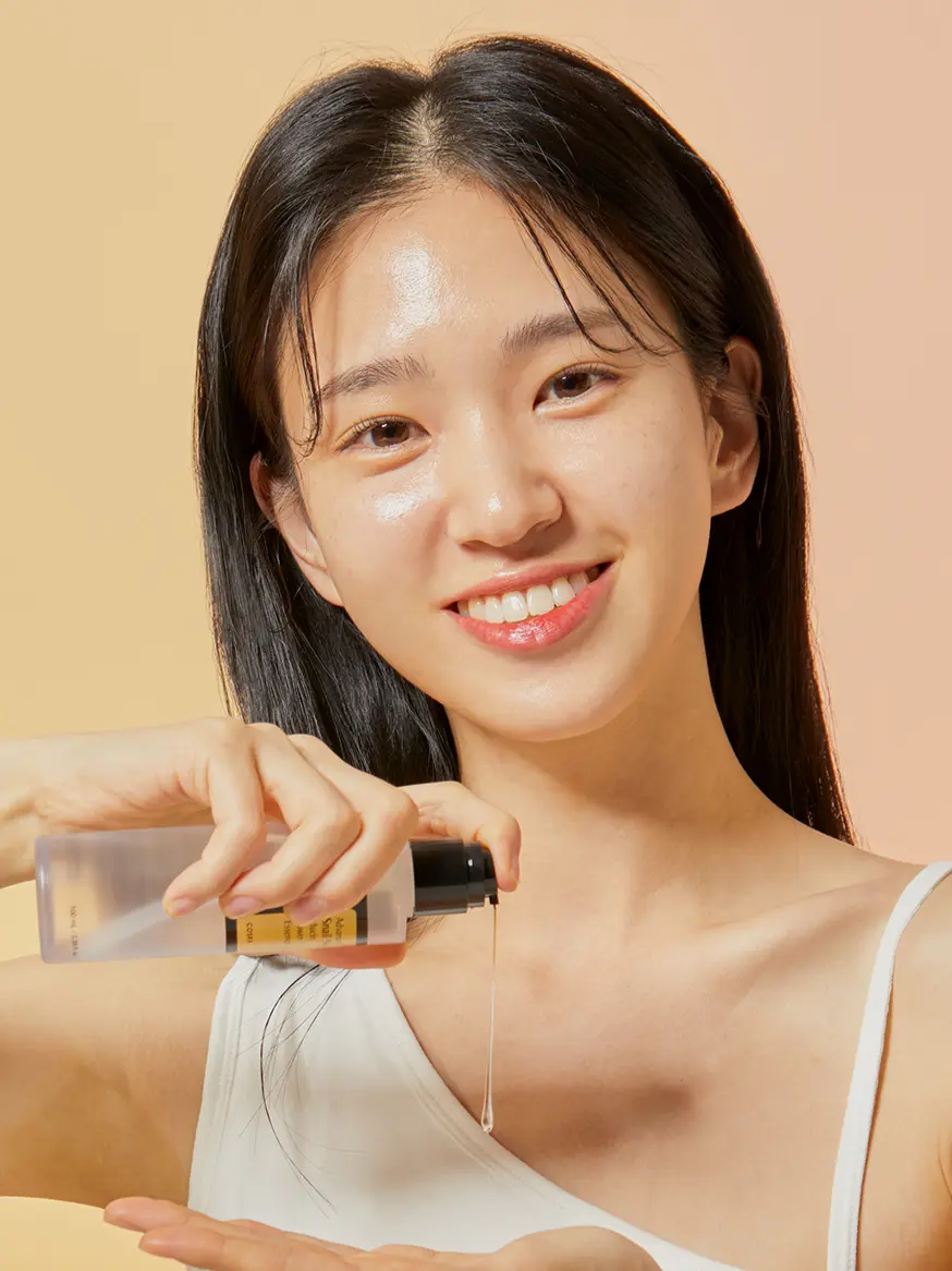 Close-up of COSRX Snail Mucin Essence being applied, showcasing its smooth, lightweight texture. The serum effortlessly glides on the skin, providing deep hydration without a greasy finish. Ideal for dry and sensitive skin, it absorbs quickly, leaving the skin soft and refreshed.