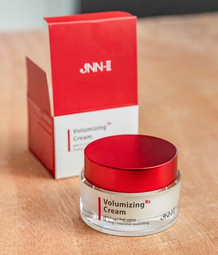 Discover the benefits of EGF peptides with Rx JNN EGF Peptide Moisturizer – a budget-friendly alternative to Bioeffect EGF. This anti-aging moisturizer hydrates, firms, and reduces fine lines, offering results similar to luxury EGF skincare products at a fraction of the price. Shop now at MercelBay for healthier, smoother skin