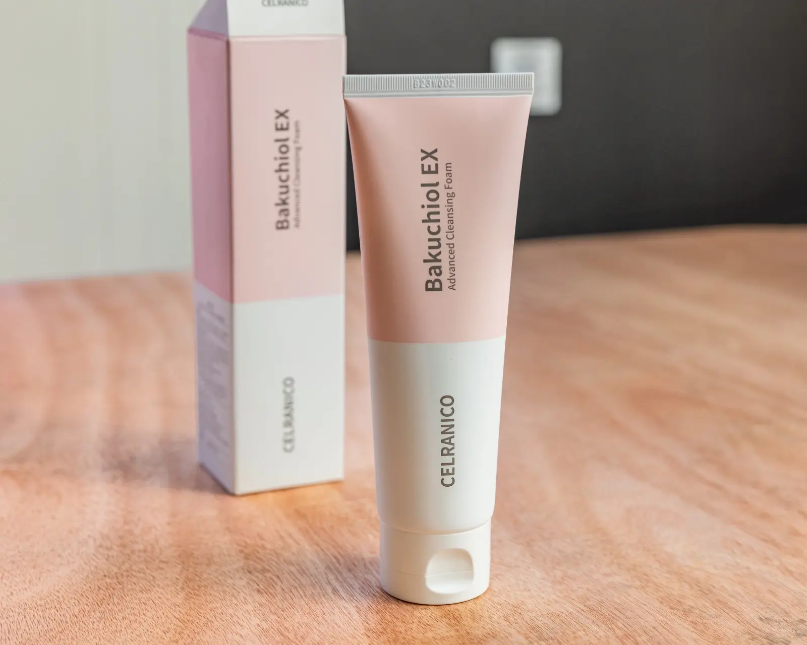 Experience the benefits of Bakuchiol, a plant-based alternative to retinol, in this gentle cleanser. Hydrate and rejuvenate your skin while providing anti-aging effects, making it the perfect companion to EGF products like Bioeffect. Shop now for smoother, brighter skin