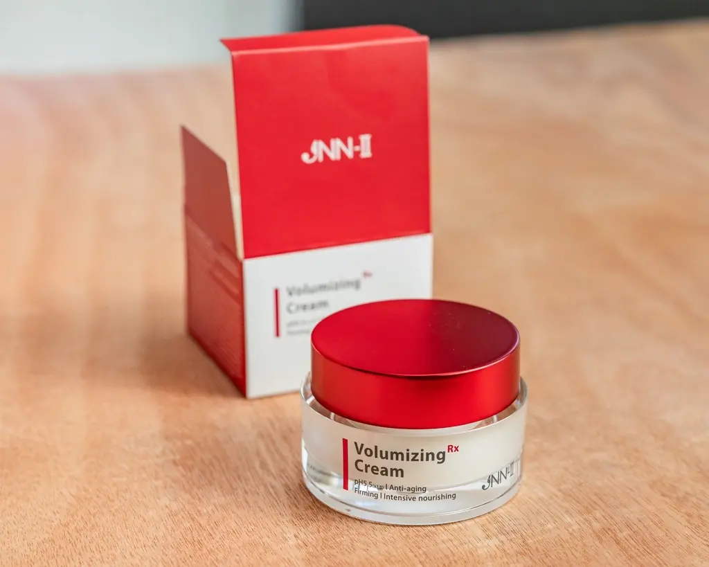 Achieve smoother, firmer skin with the Rx JNN EGF Peptide Moisturizer, a highly effective and affordable alternative to Bioeffect. Packed with EGF peptides, this moisturizer hydrates, reduces wrinkles, and promotes a youthful glow—perfect for your anti-aging skincare routine